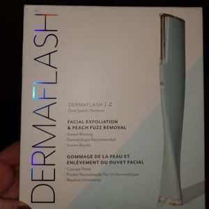 Dermaflash 2.0 and the essentials set